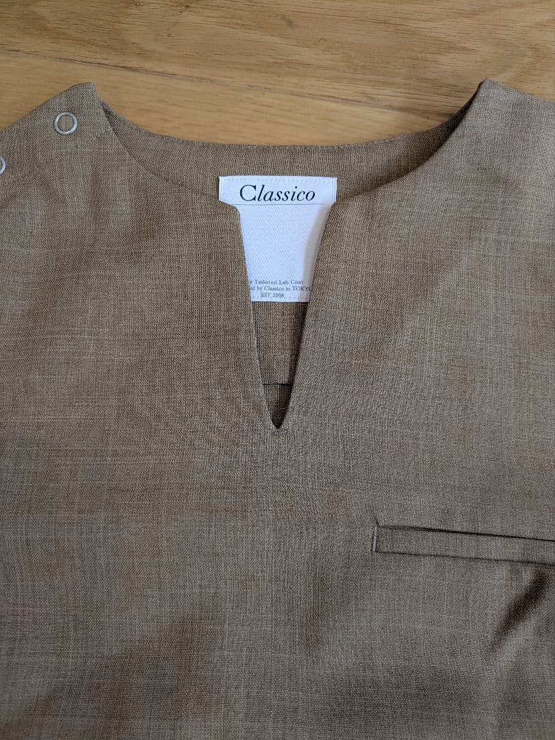 Classico ベージュ Vネックシャツ M