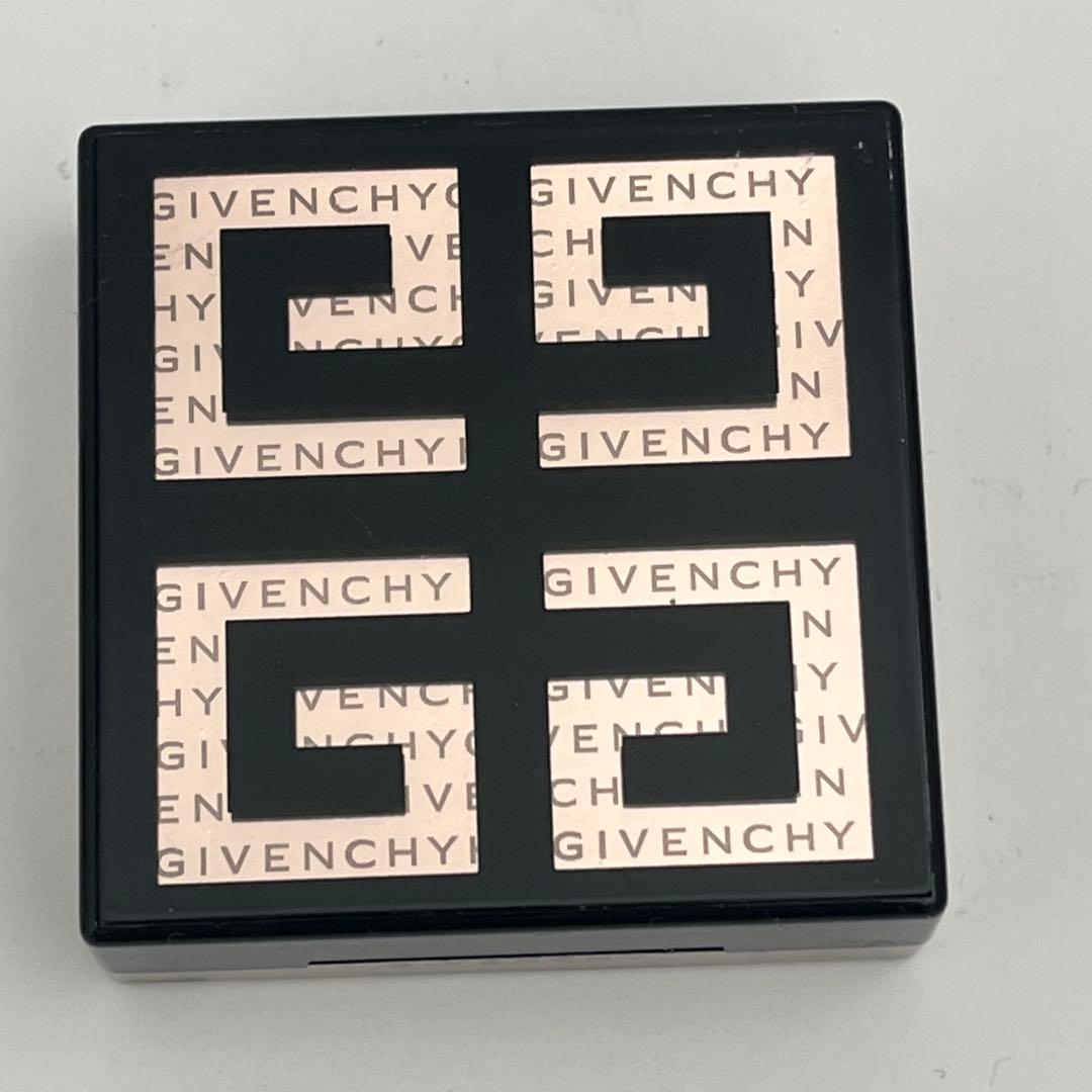フェイスカラー Givenchy Prisme Foundation 4 Shaping