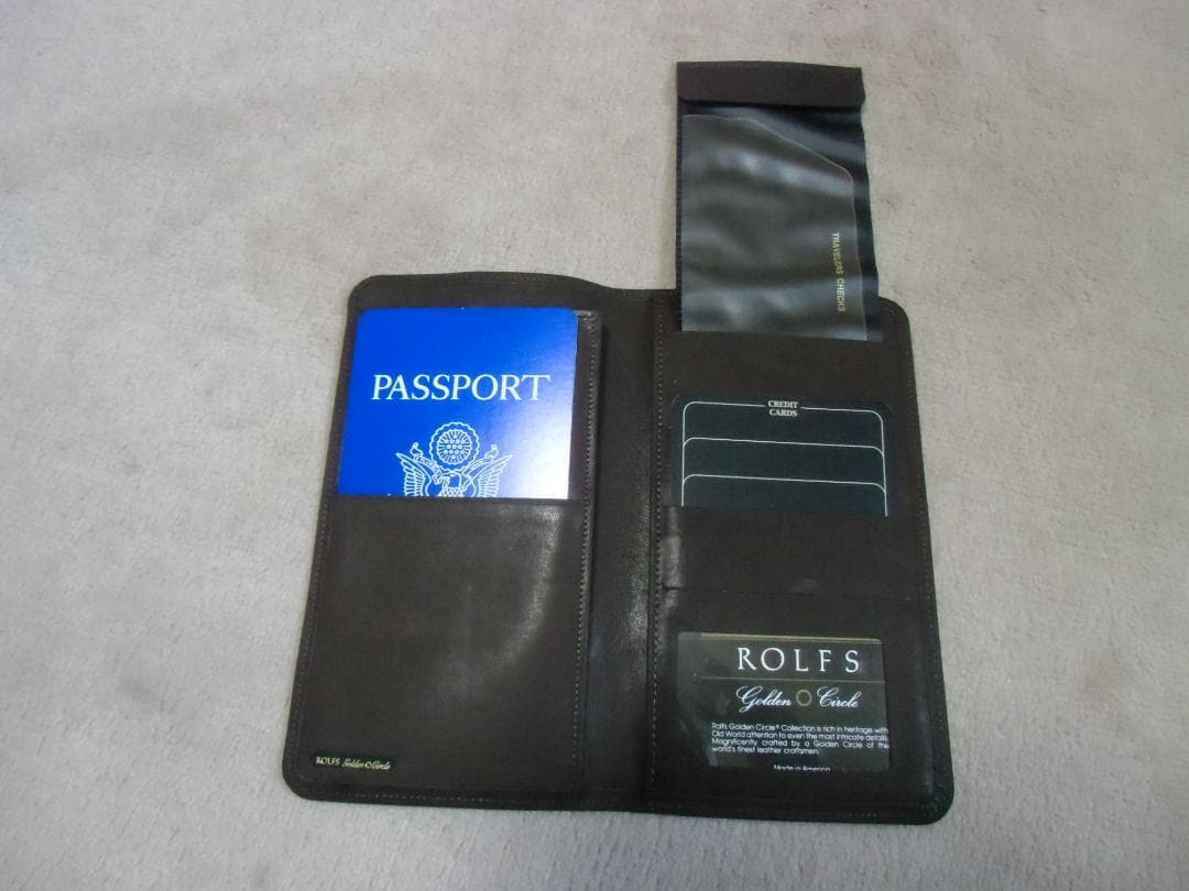 米国 ROLFS の高級革性パスポート入れ（箱付き）