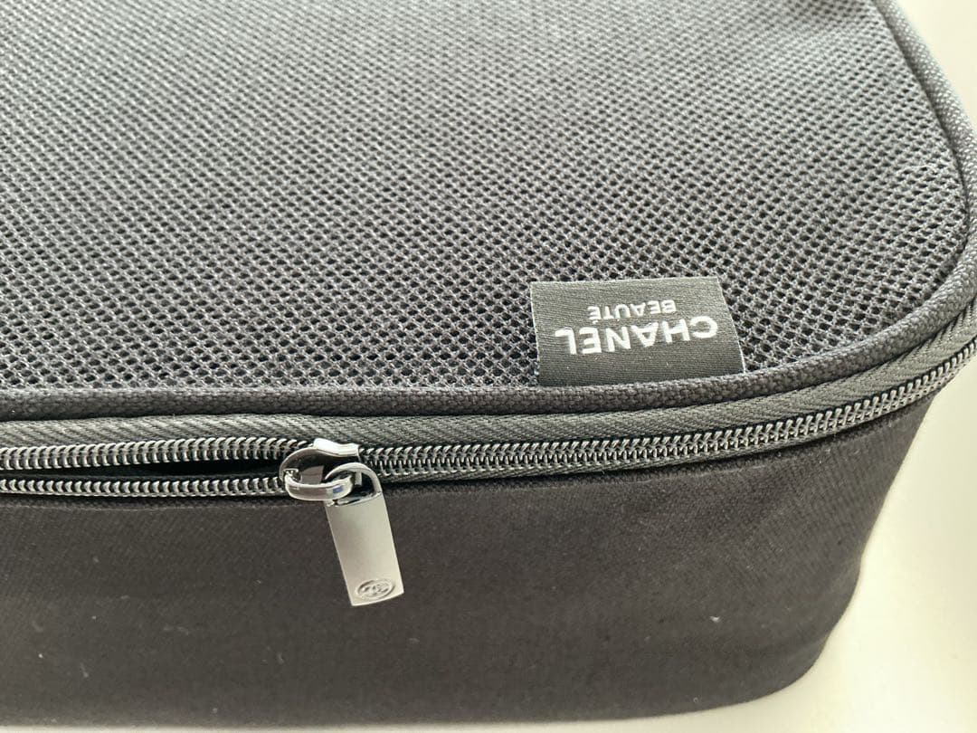 CHANEL ノベルティ　ブラック トラベルポーチ 中型