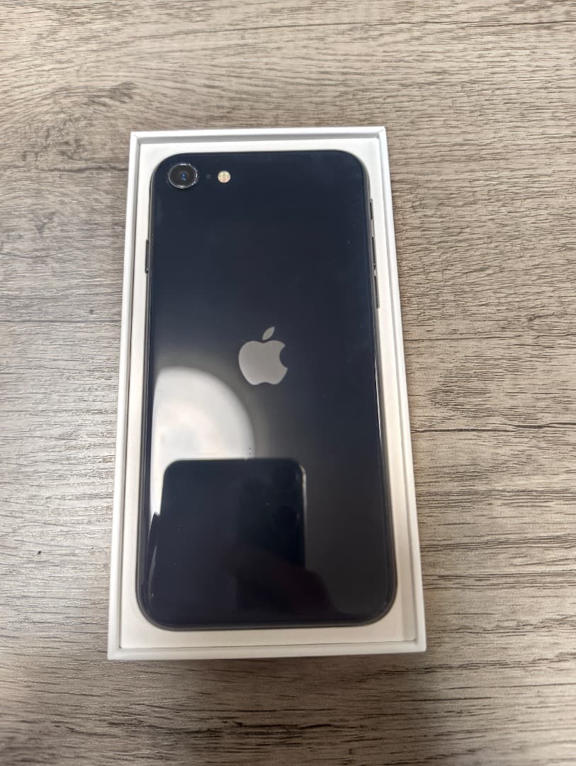 iPhone SE (第3世代) ミッドナイト 128GB