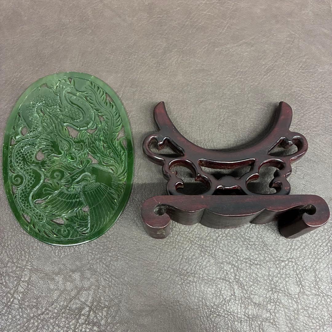 翡翠　透かし彫り置物　龍