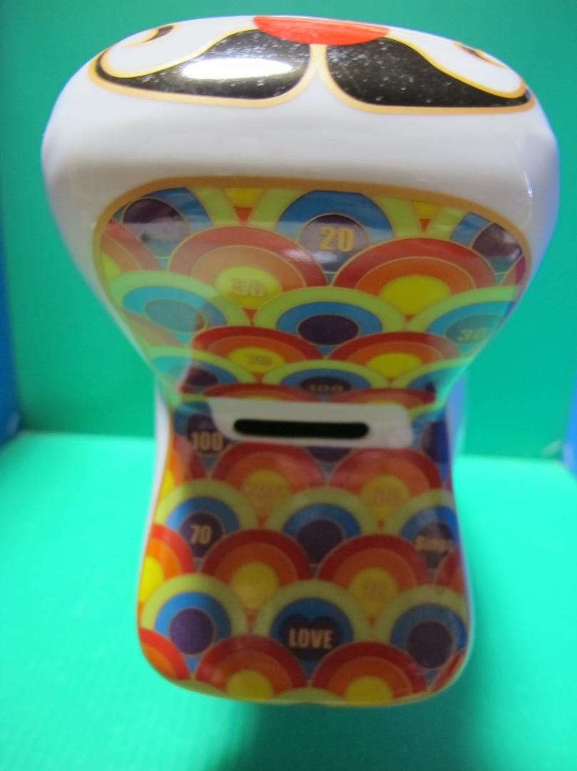 カラフルな陶器製カバの置物