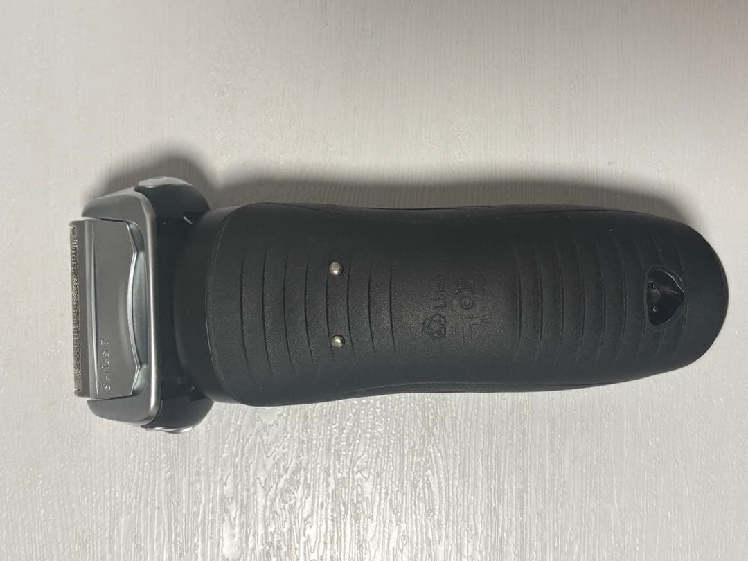 ブラウンBraun Series 7メンズシェーバー洗浄器付き
