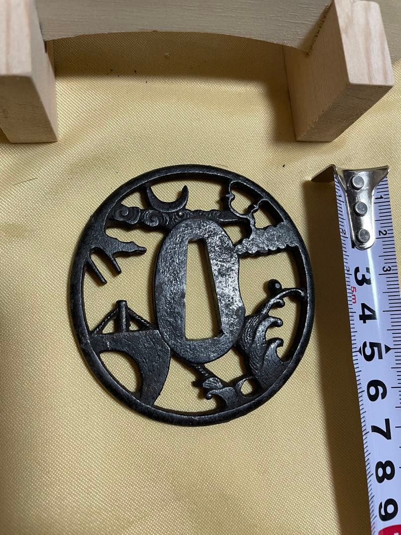 時代武具　鉄地　三日月透かし鍔