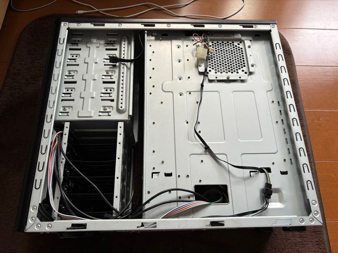 デスクトップPC ブラック タワー型 マザーボード　とCPUのみ取付済