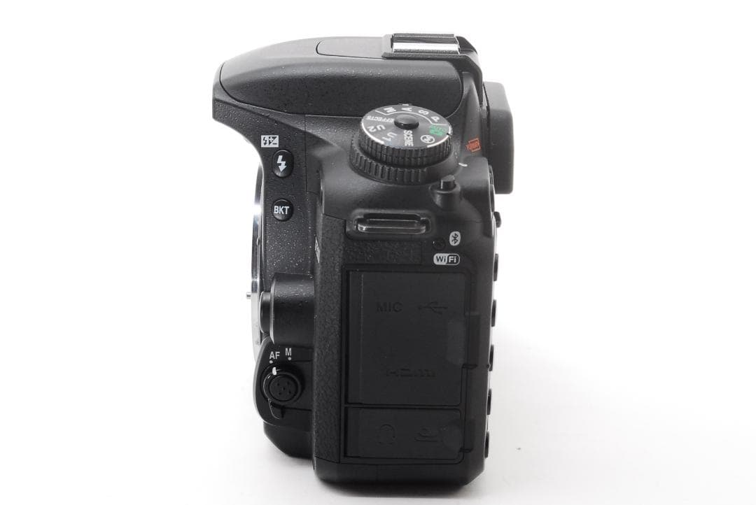 Nikon D7500 高画質18-140mm VR付　三脚 バック 卒業 入学