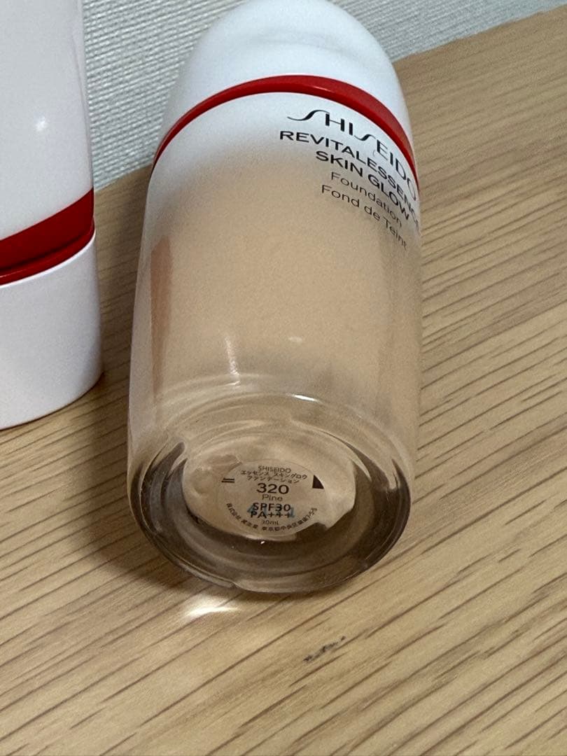 ファンデーション SHISEIDO REVITALESSENCE SKIN GLOW 320