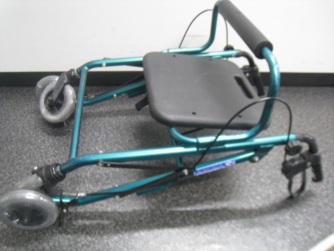 【カワムラサイクル】四輪歩行車 KW20 グリーン ②