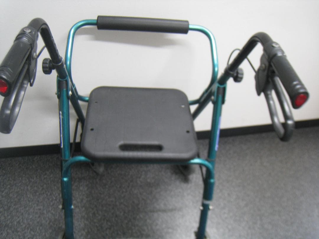 【カワムラサイクル】四輪歩行車 KW20 グリーン ②