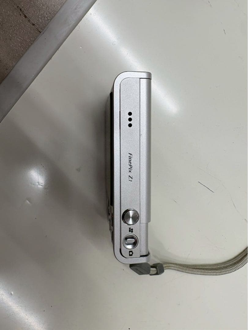 FUJIFILM FINEPIX Z1（シルバー） コンパクトデジタルカメラ