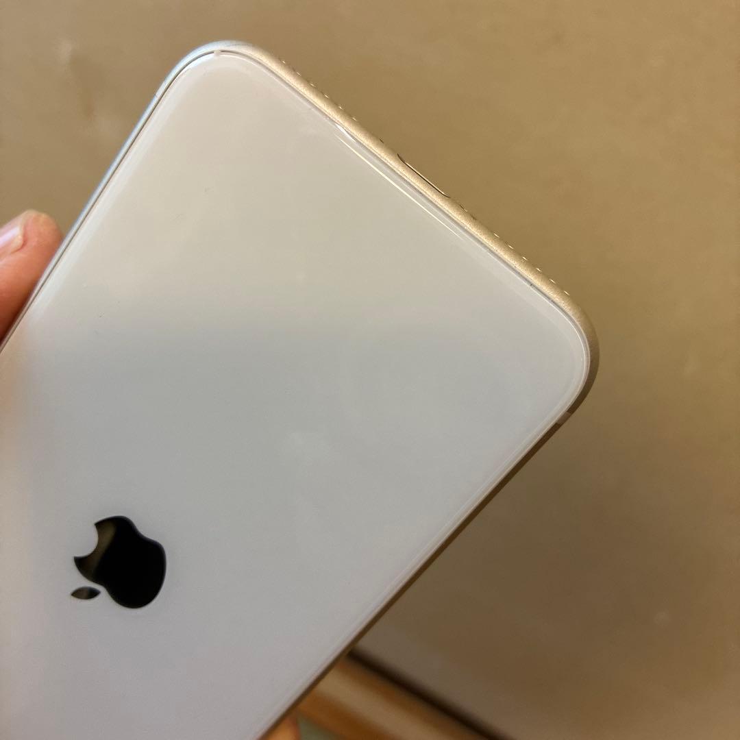 iPhone SE 第3世代 256GB スターライト simフリー 超美品！