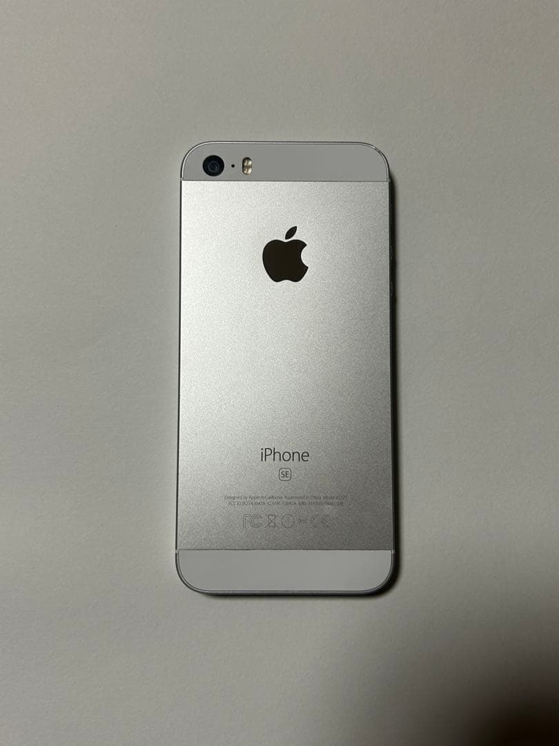 Apple iPhone SE シルバー 本体