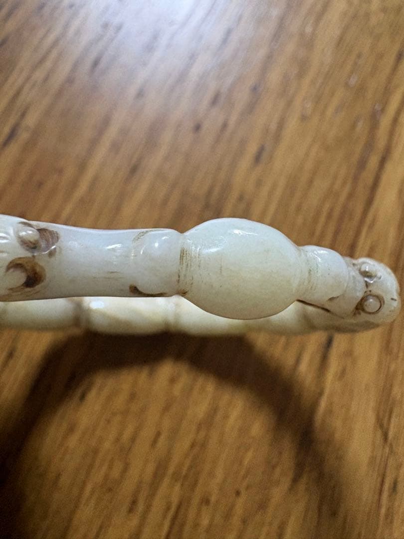 石？玉？の中国的置物　中国美術　腕輪？外径8cm 弱　32g