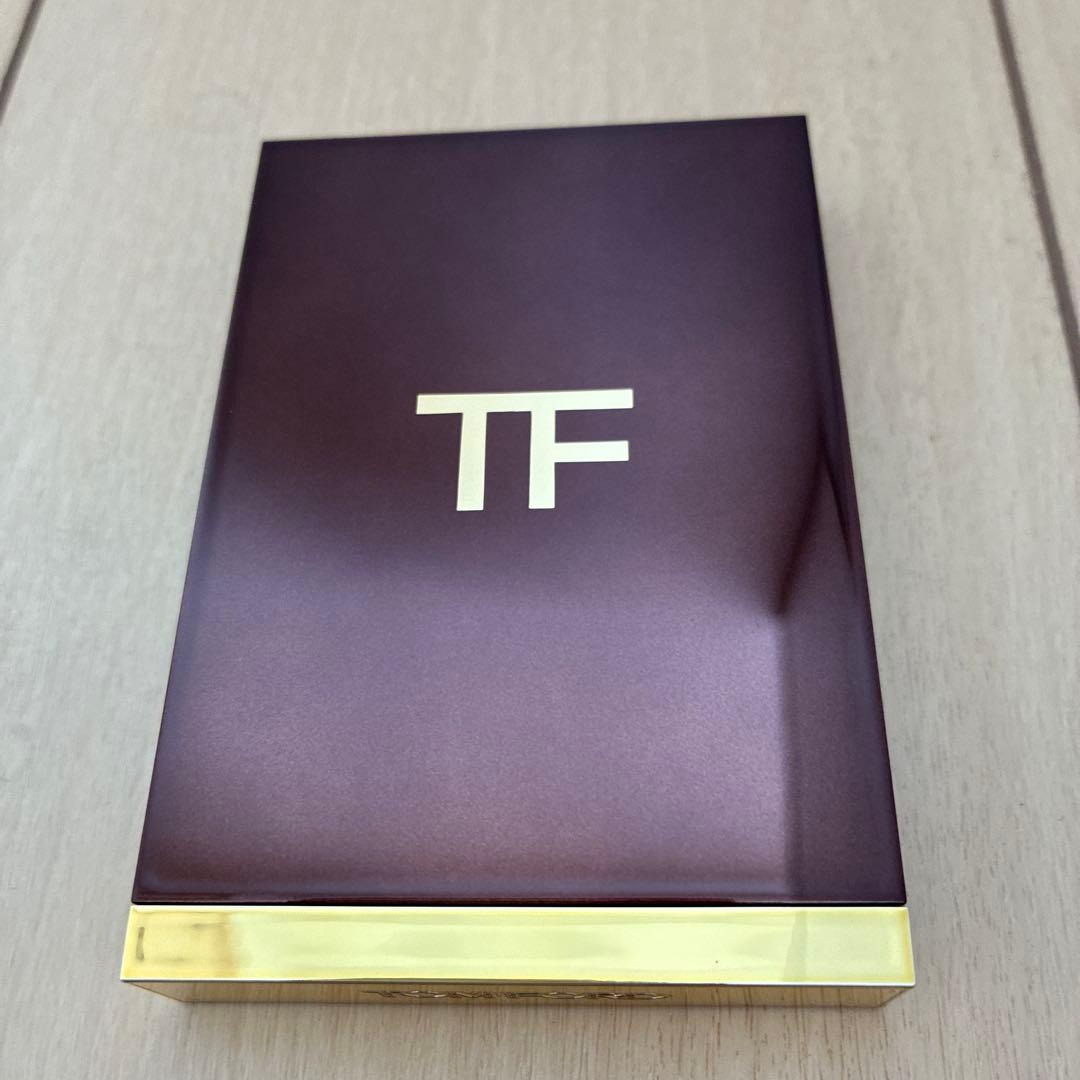 【新品　未使用】2025年11月購入 TOM FORD アイカラークワッド42A