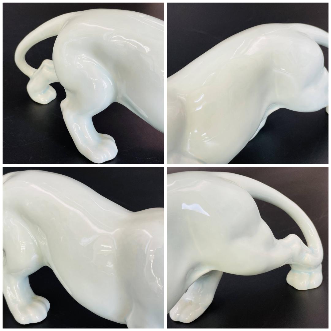 縁起物 干支 寅 虎 置物 斎藤二郎 作 白磁 共箱付 陶器 R8SA104
