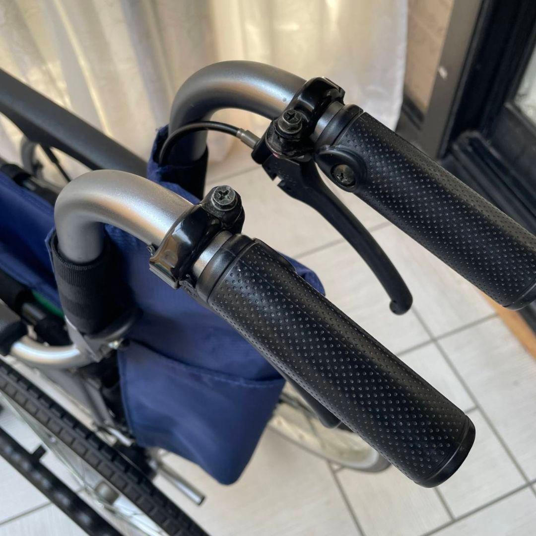 ♿️ 最型モデル 自走式 軽量 車椅子 便利な多機能ノーパンクタイヤ 取説工具付