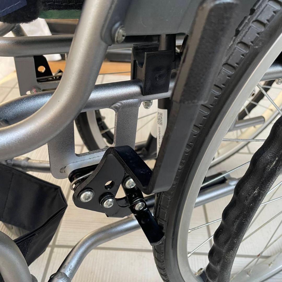 ♿️ 最型モデル 自走式 軽量 車椅子 便利な多機能ノーパンクタイヤ 取説工具付