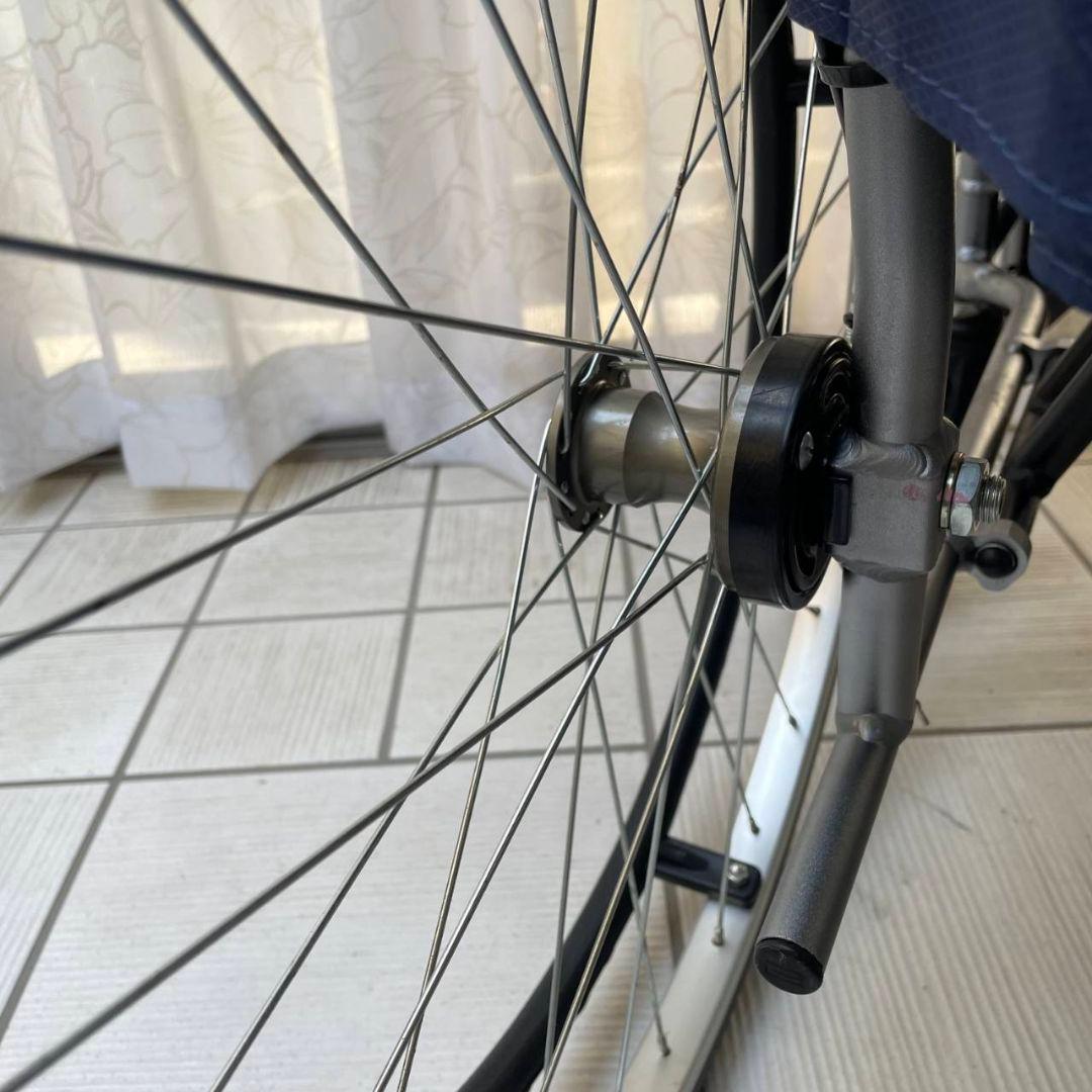 ♿️ 最型モデル 自走式 軽量 車椅子 便利な多機能ノーパンクタイヤ 取説工具付