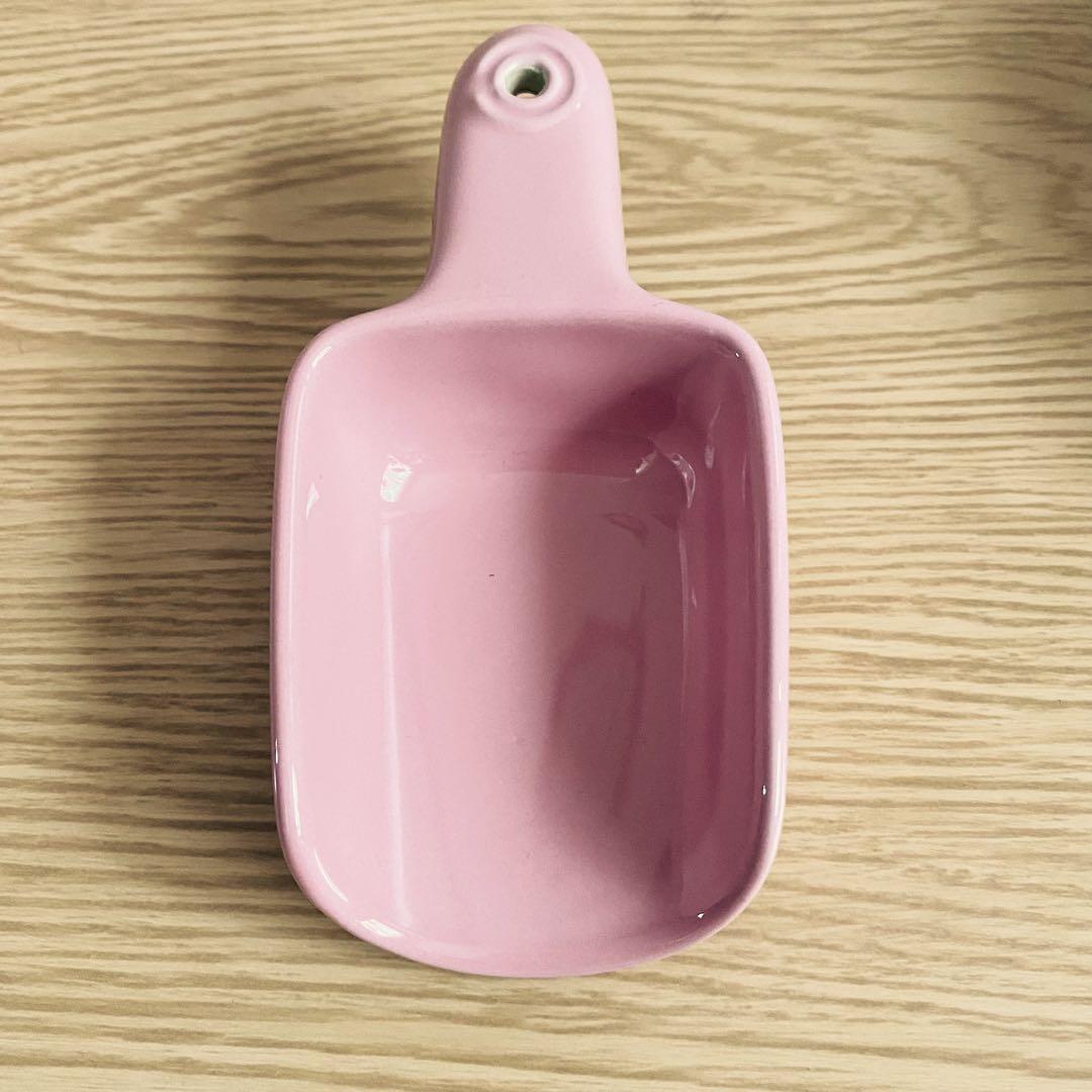 LE CREUSET ペットフードコンテナー　スクープ付き、ペットボール