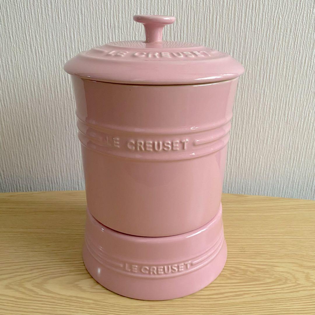 LE CREUSET ペットフードコンテナー　スクープ付き、ペットボール