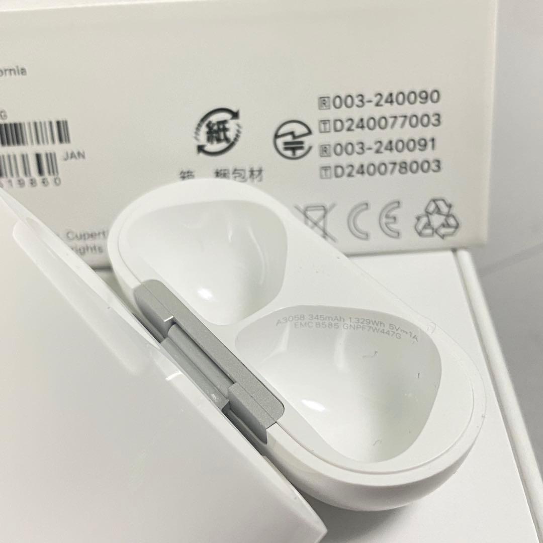 ［正規品］AirPods 4 第四世代　ケース　アイポーズ　ANC なし充電器