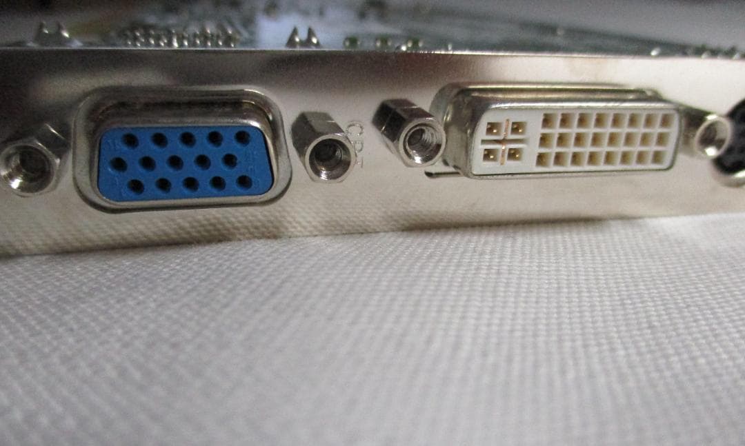 グラフィックボード・グラボ・ビデオカード ATI Radeon 7000 Mac Edition 32MB PCI BUS