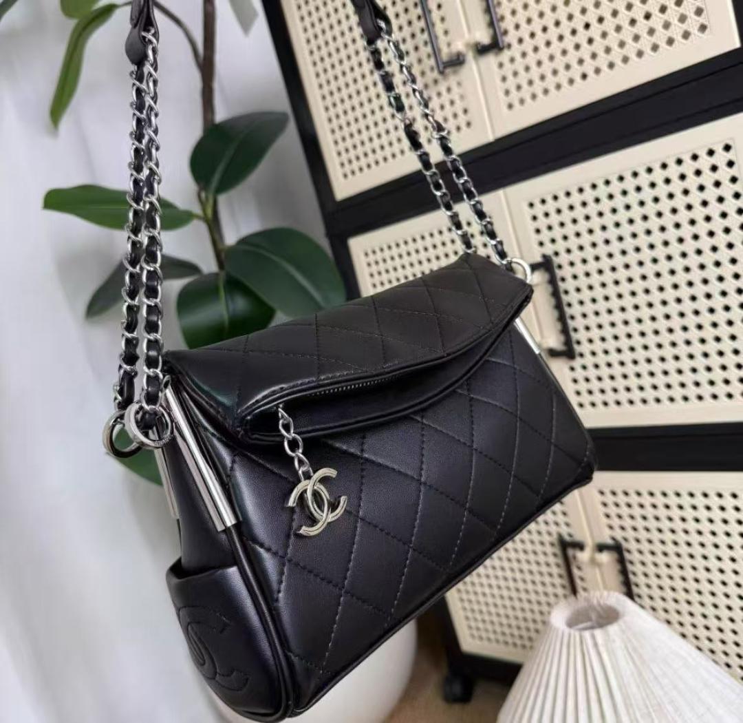 VIP限定 美品♡大容量の非売品ブラックショルダーバッグ メイクアップ用