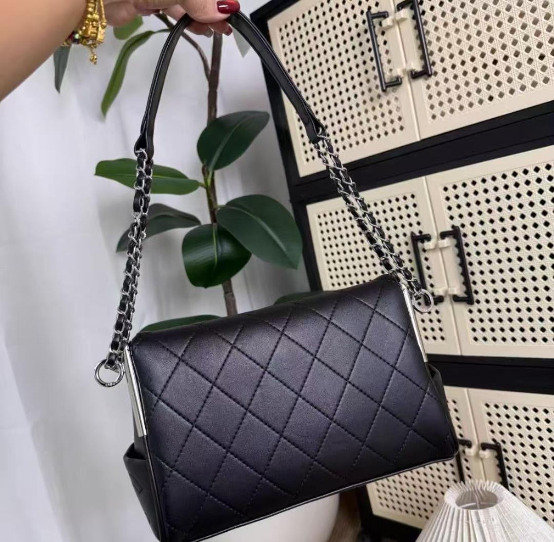 VIP限定 美品♡大容量の非売品ブラックショルダーバッグ メイクアップ用