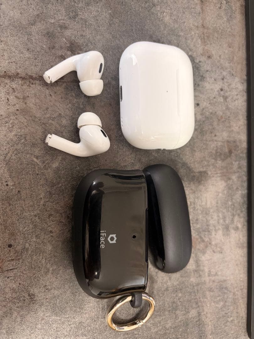 Apple AirPods Pro (第2世代) 充電：Lightning 端子