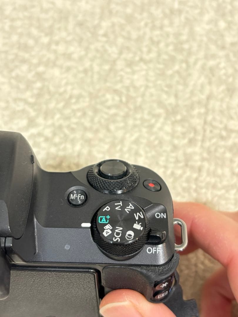Canon EOS Kiss M 本体 バッテリー 充電器付 動作良好