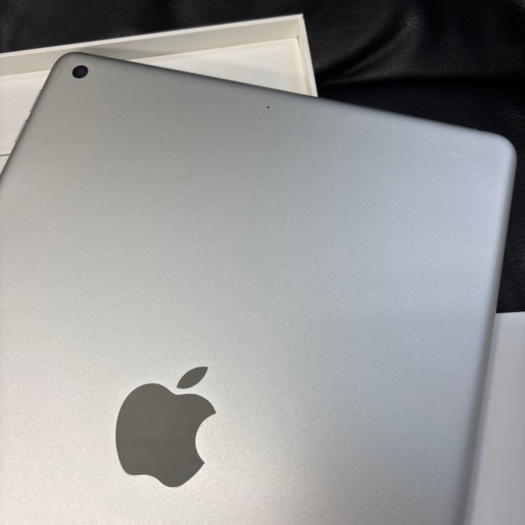 iPad 第9世代　10.2インチ　シルバー