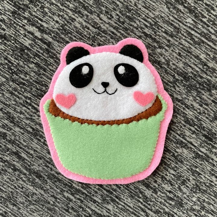 カップケーキパンダ　フェルト名札　ワッペン