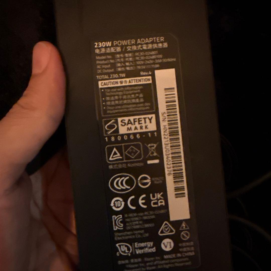 Razer 230W ACアダプター