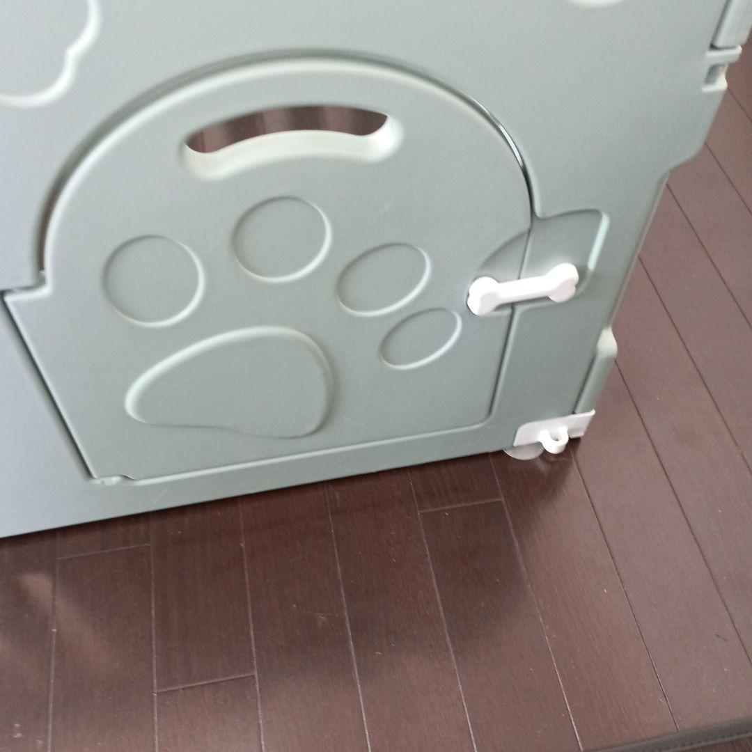 美品ペットサークル　樹脂製　軽量設計