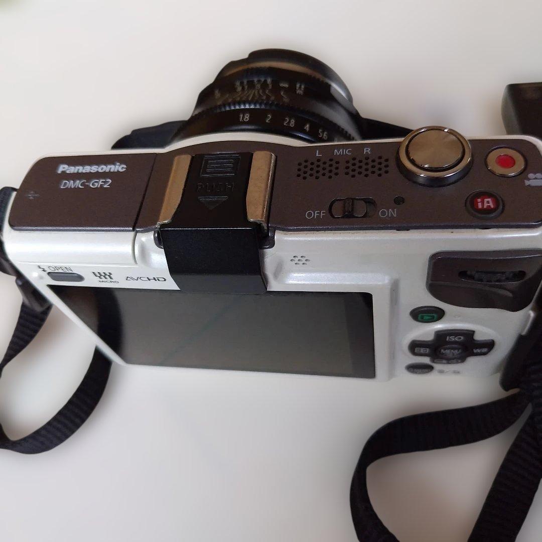 Panasonic DMC-GF2 ミラーレス一眼　レンズ付き