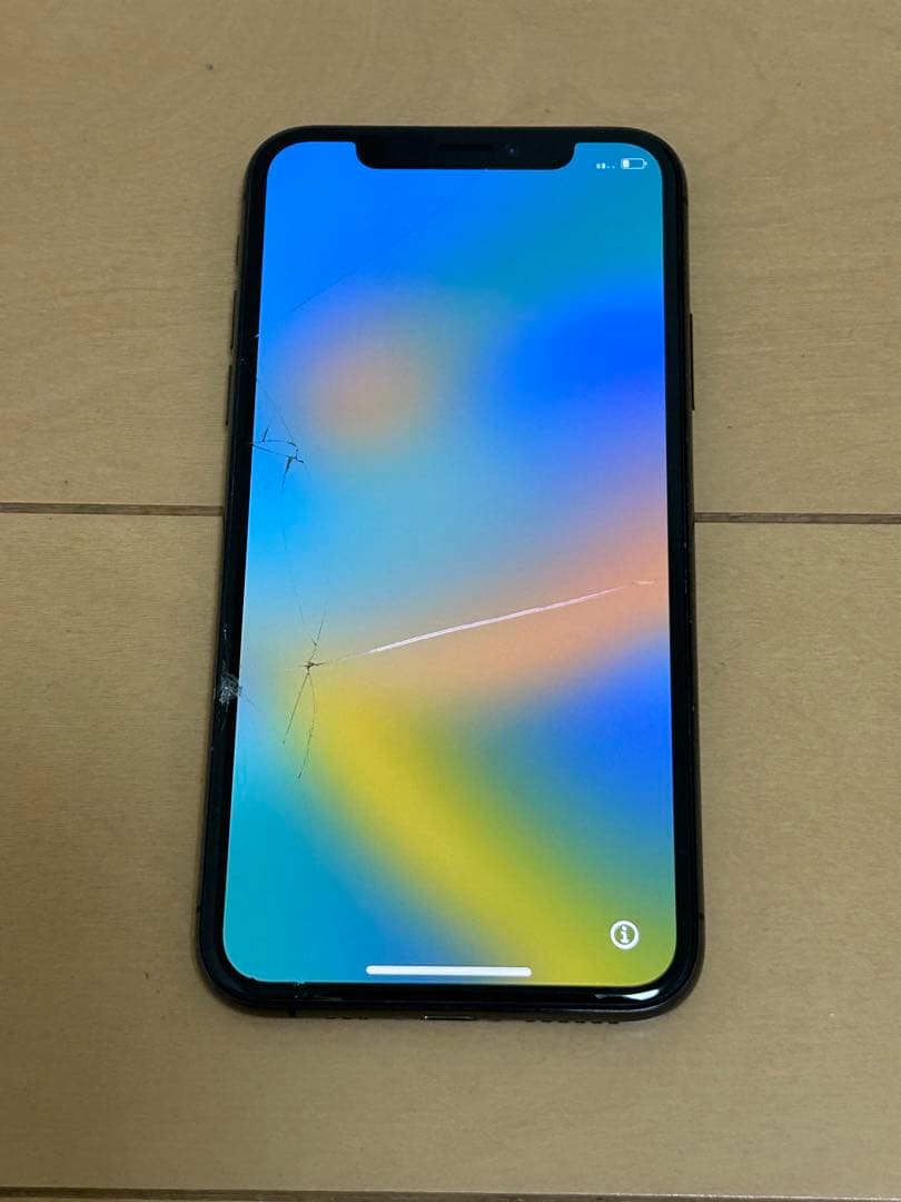 Apple iPhone X スペースグレー 画面にひびあり