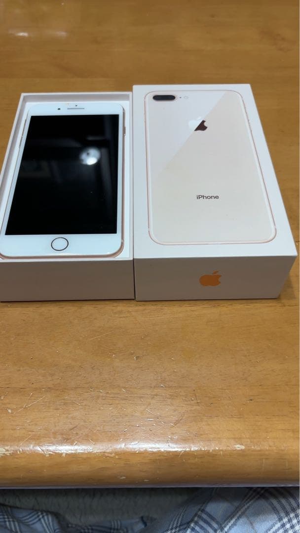 【SIMロックドコモ】Apple iPhone 8 Plus ゴールド