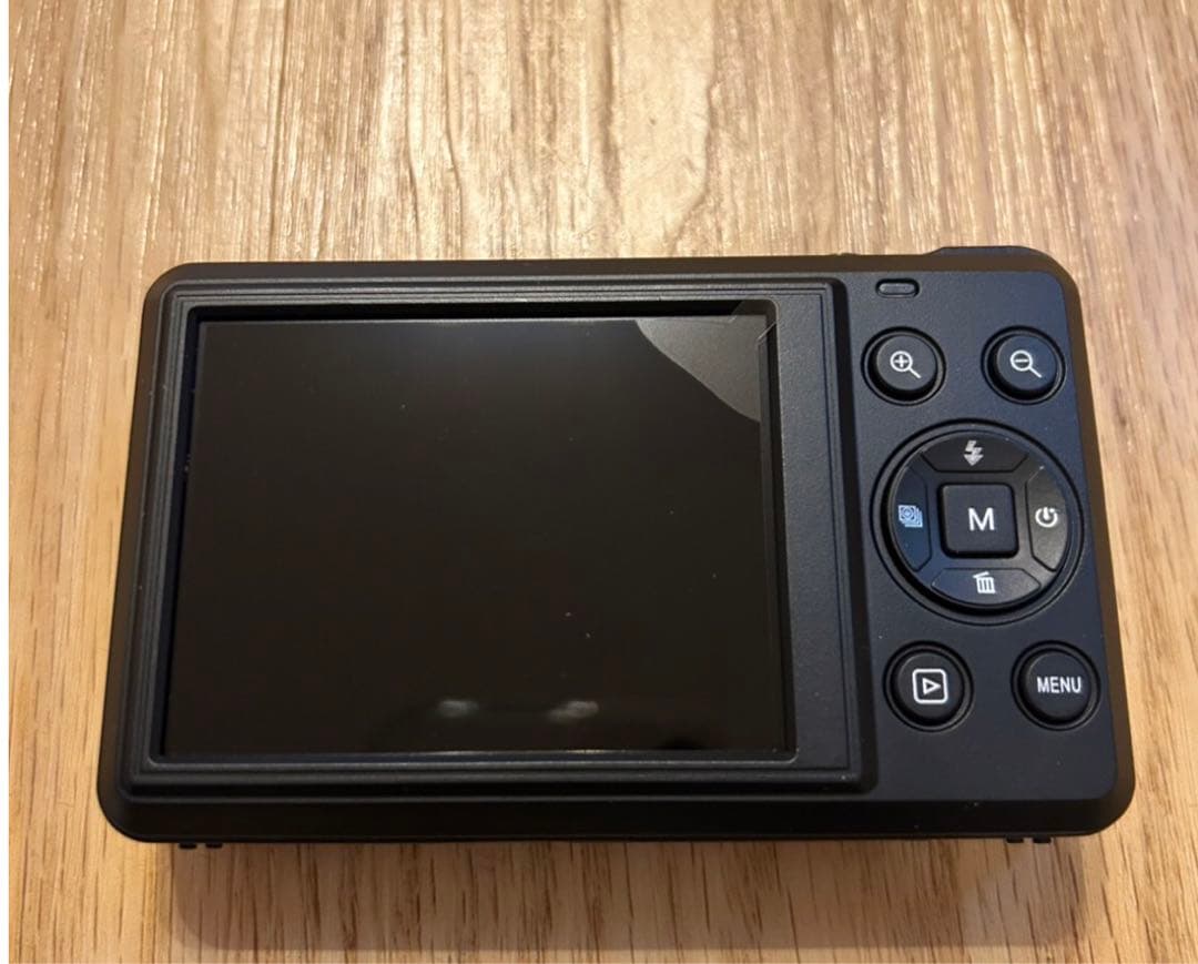 新品！デジカメ　ブラック　充電式　笑顔検出　小型　軽量　初心者向け