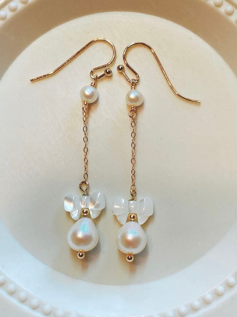 みいちゃん　パールの ピアス　蝶々のピアス