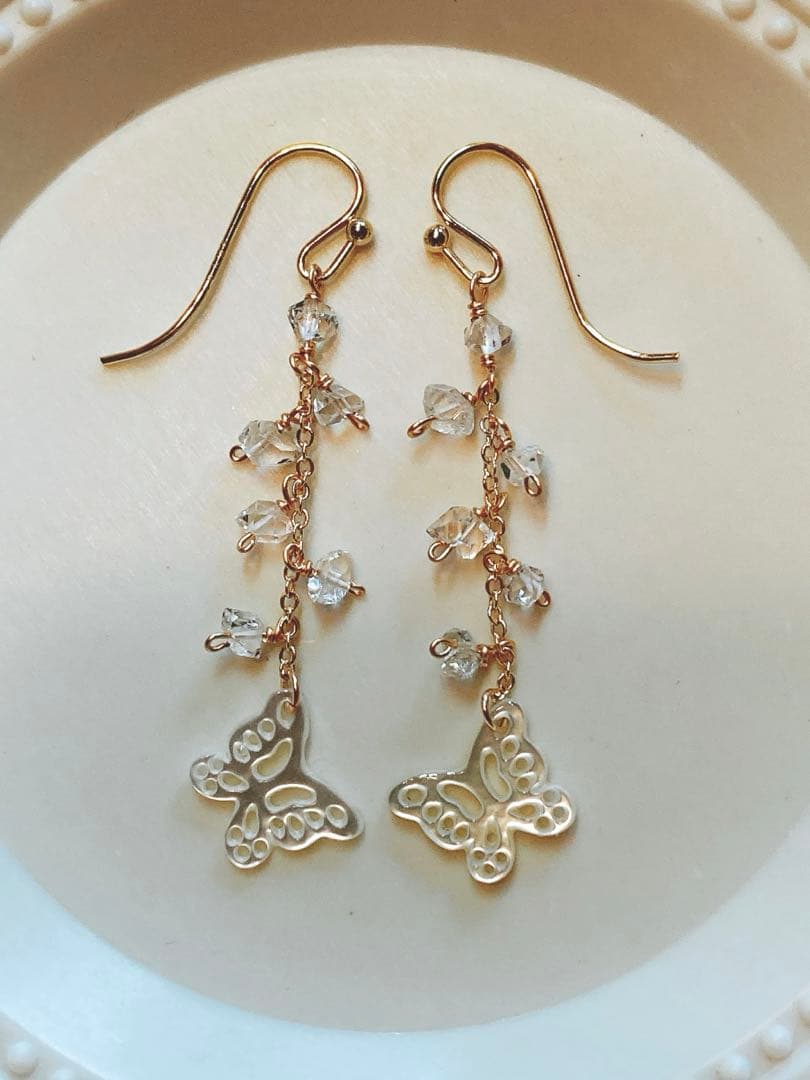 みいちゃん　パールの ピアス　蝶々のピアス