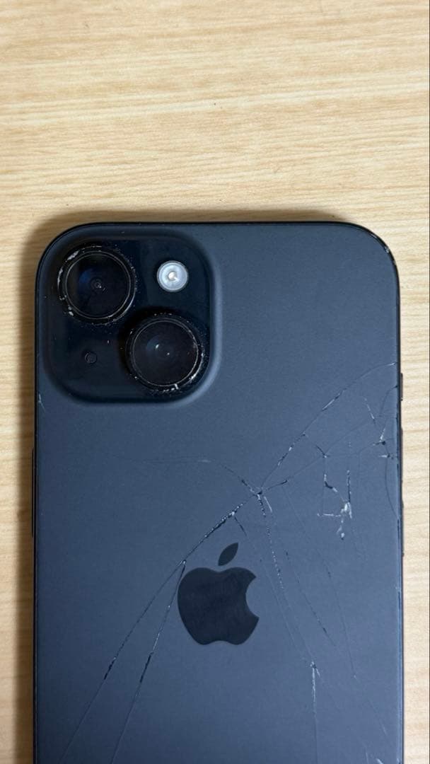 iPhone15 128GB SIMフリー / 背面割れあり / 動作良好