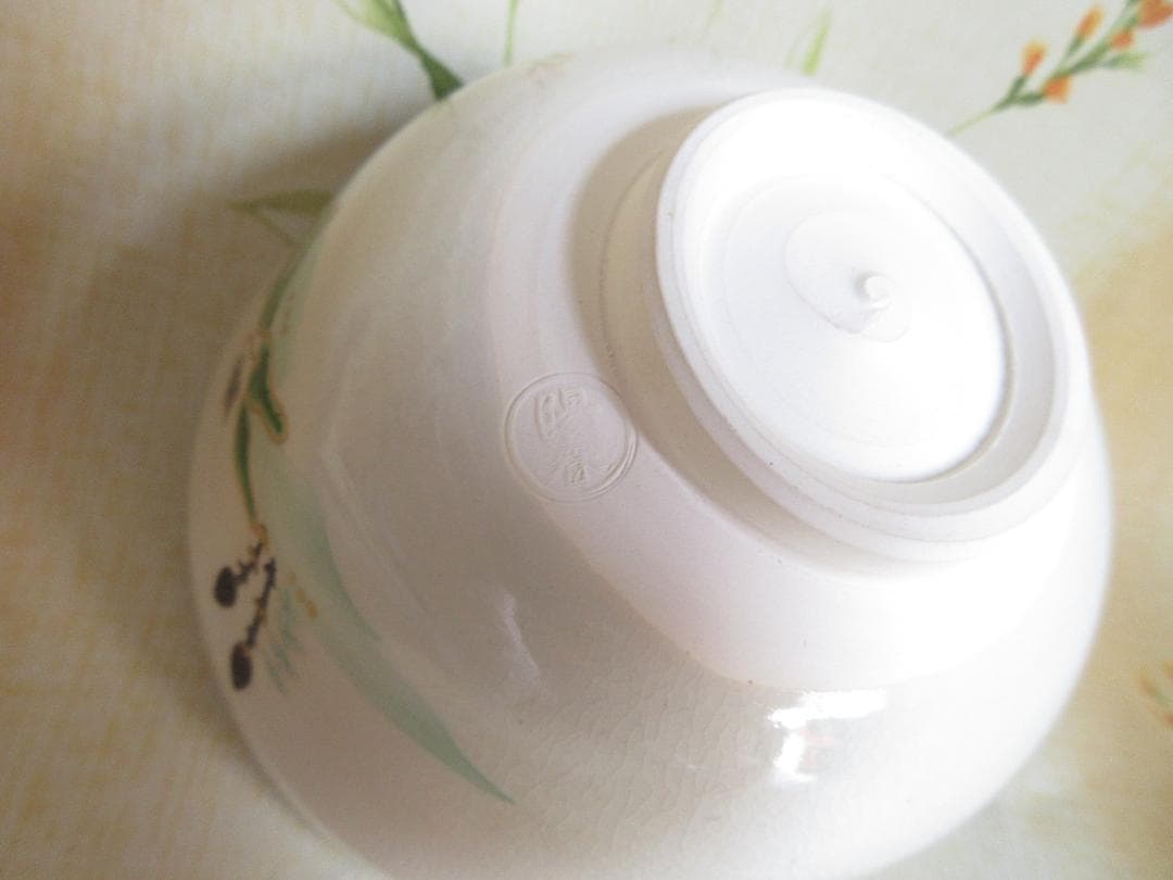 京焼 在銘 陽春 色絵春草図 茶碗 茶道具 共箱 60604