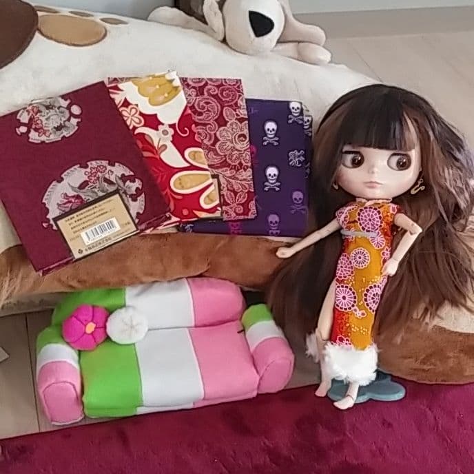 お人形サイズのチャイナ服　蛇イヤリング付き