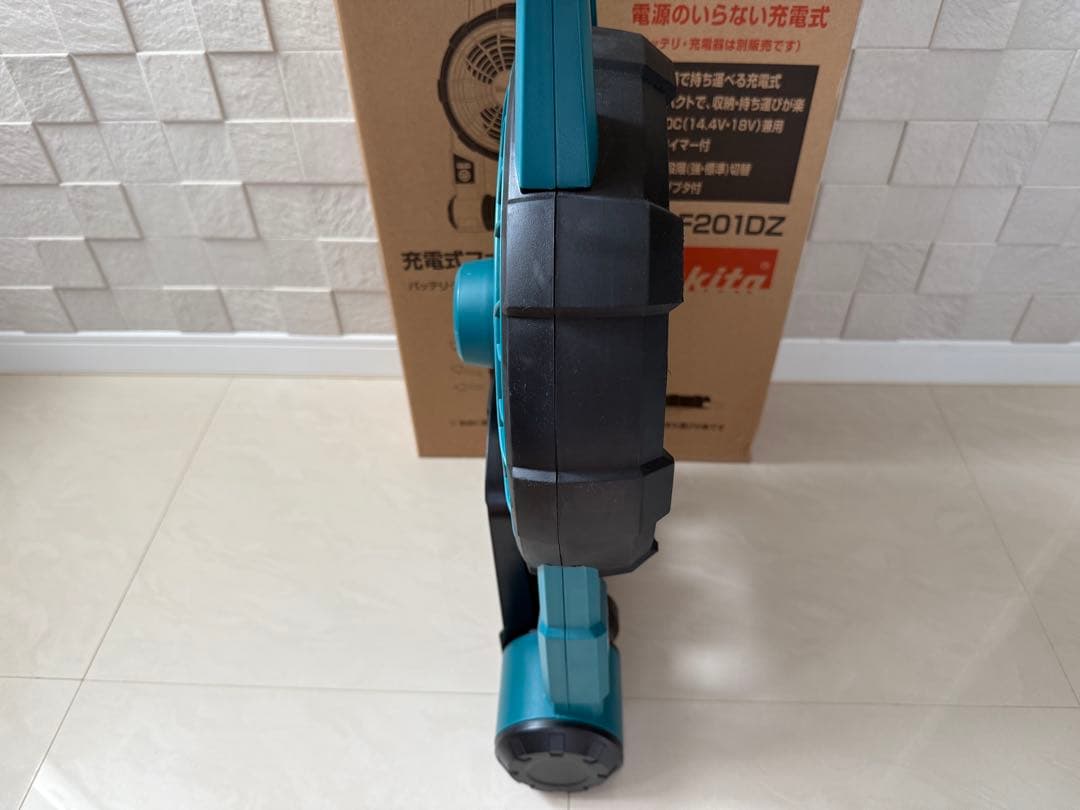 Makita 充電式扇風機 CF201DZ