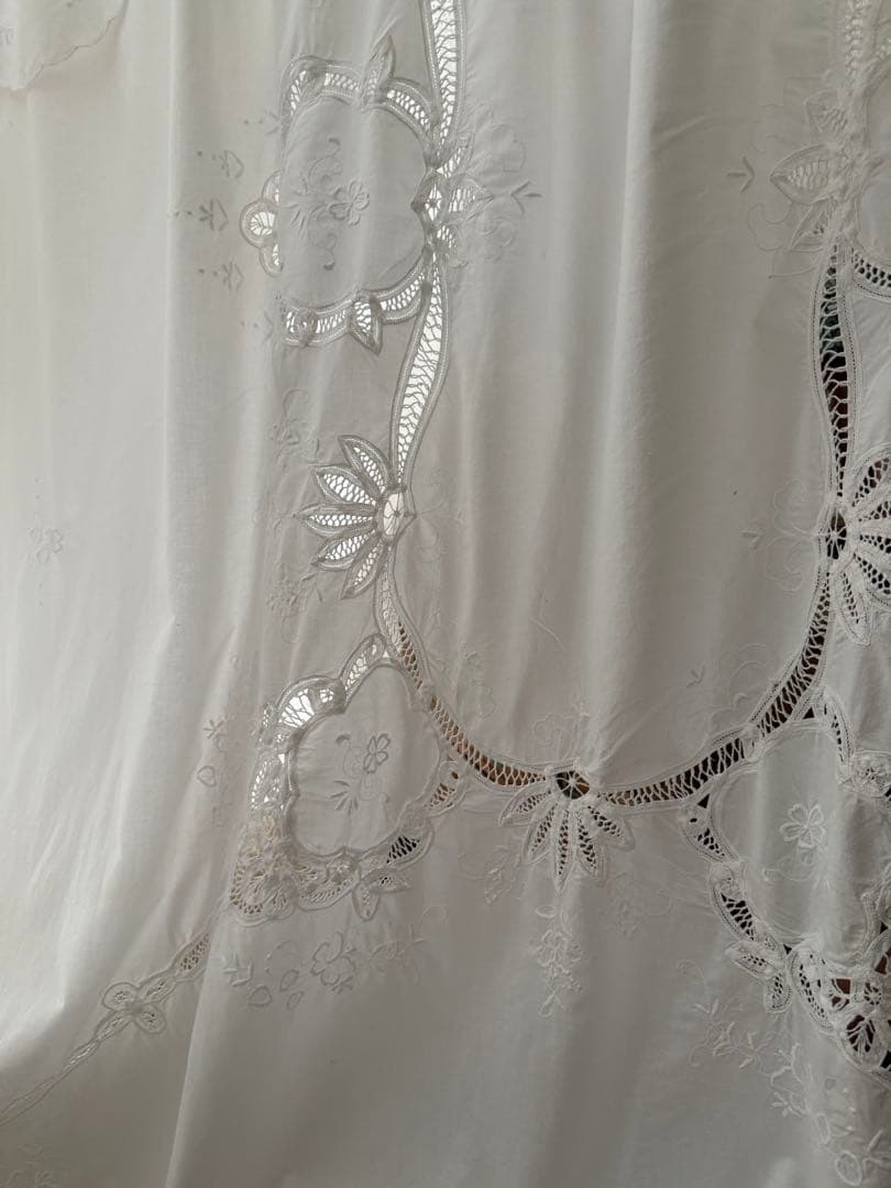 フランスアンティークஐ⋆*ホワイト花柄刺繍のカーテンஐ⋆*ドイリー付き