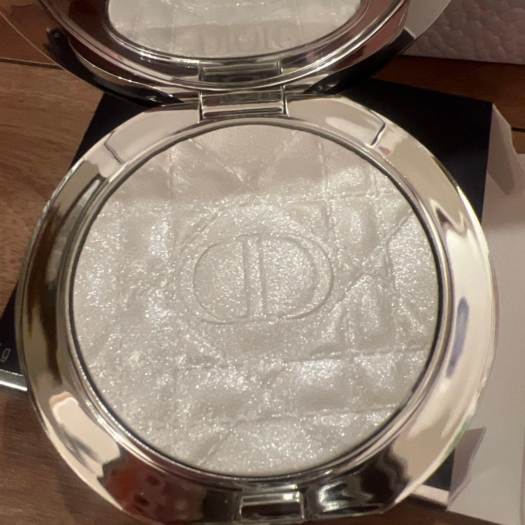 フェイスパウダー Dior Forever Glow Illuminizer