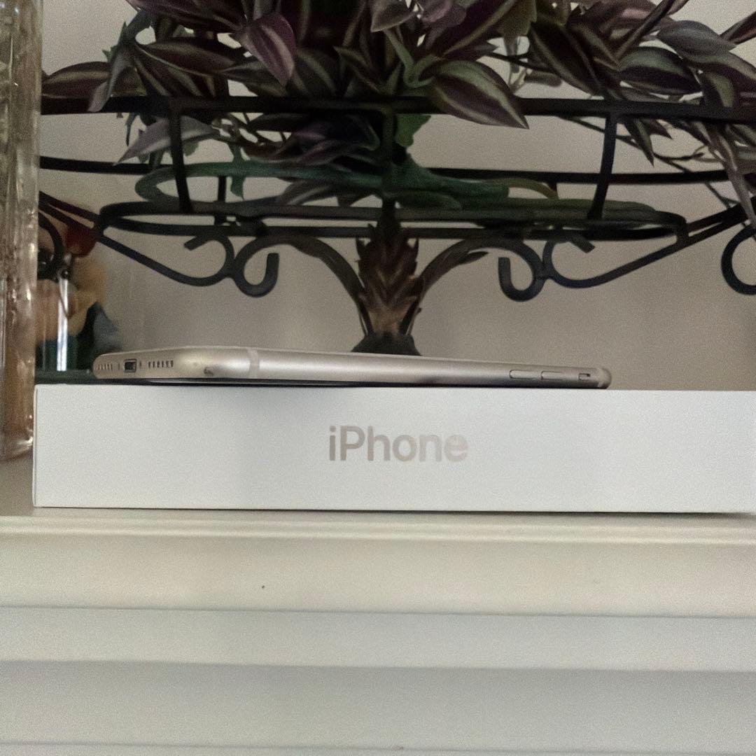 iPhoneSE第３世代（SE3）64GB STAR LIGHT スターライト