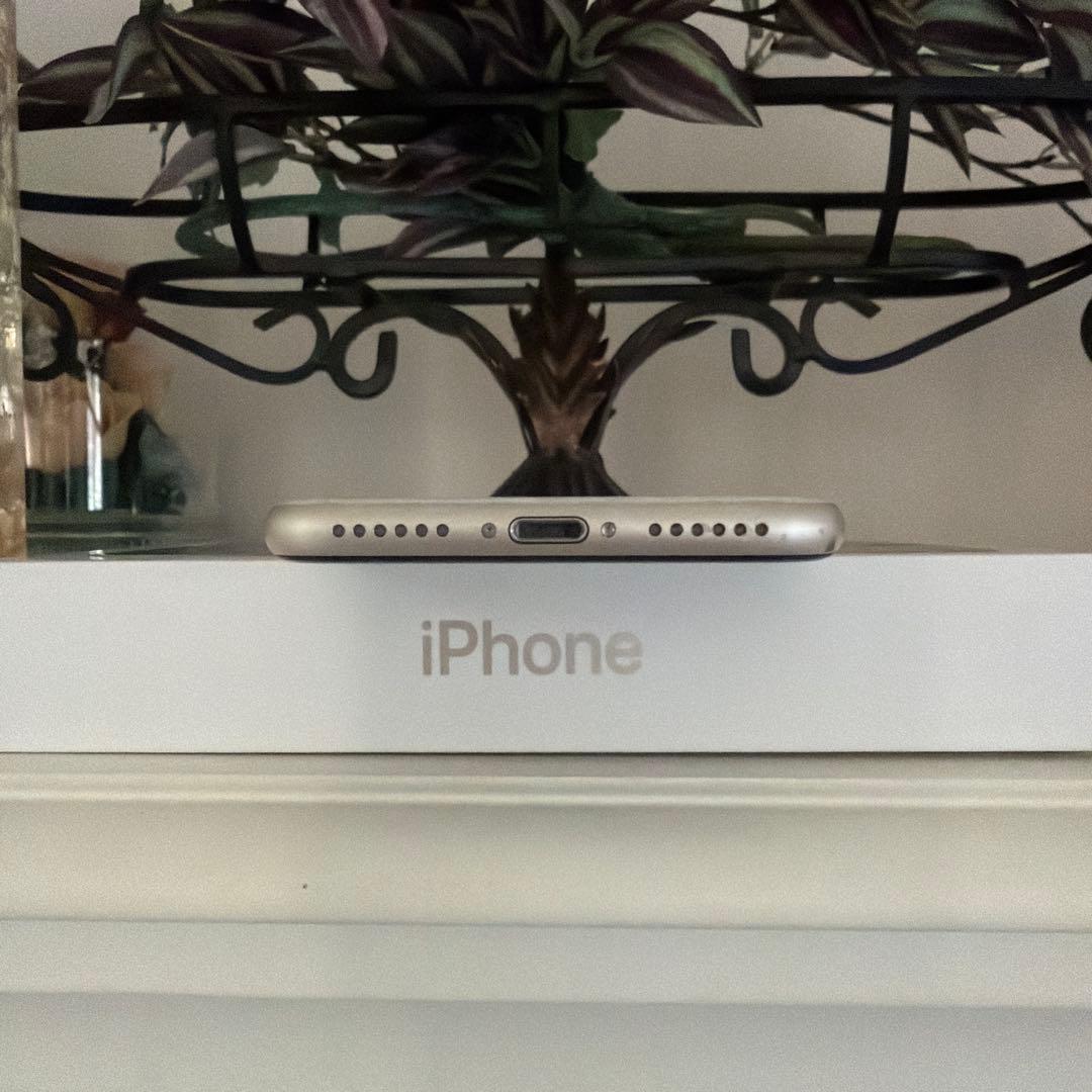 iPhoneSE第３世代（SE3）64GB STAR LIGHT スターライト