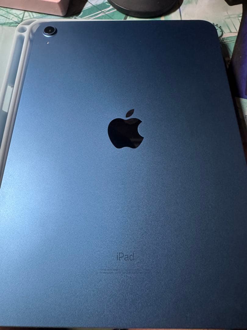 Apple iPad 本体 第10世代 ブルー 256G キーボード＋ケース付き